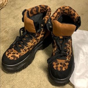 BRAND NEW • SZ 7.5 BAMBOO LEOPARD SNEAKER/BOOT
